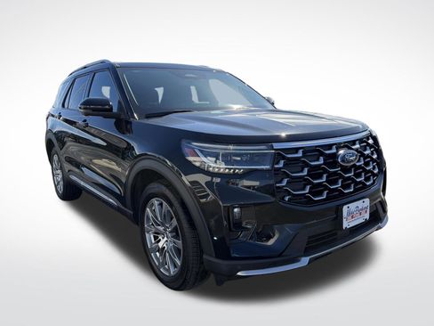 Certified 2025 Ford Explorer Platinum image 4