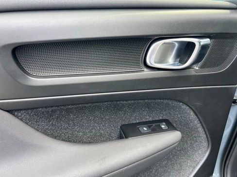 Used 2021 Volvo XC40 P8 Recharge w/ Advanced Package image 39