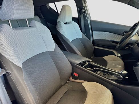 Used 2019 Toyota C-HR XLE FWD image 18