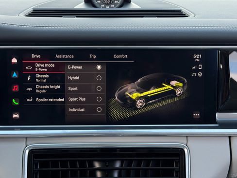 Used 2023 Porsche Panamera 4S w/ Sportdesign Package image 33