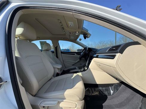 Used 2019 Volkswagen Passat 2.0T SE R-Line image 15