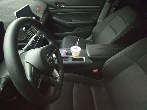 Used 2022 Nissan Altima 2.5 SV image 7