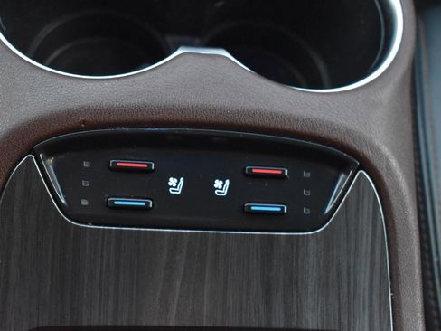 Used 2021 Toyota Venza Limited image 32