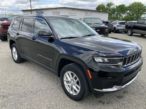 Used 2022 Jeep Grand Cherokee L Laredo w/ Luxury Tech Group I AWD/4WD image 2