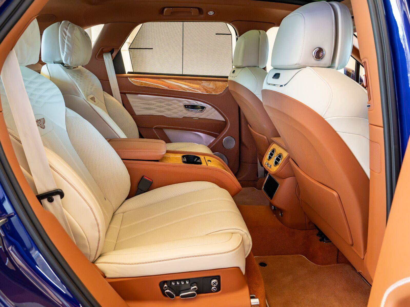 Used 2024 Bentley Bentayga AWD/4WD image 28