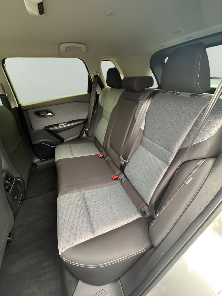 Used 2023 Nissan Rogue SV AWD/4WD image 10