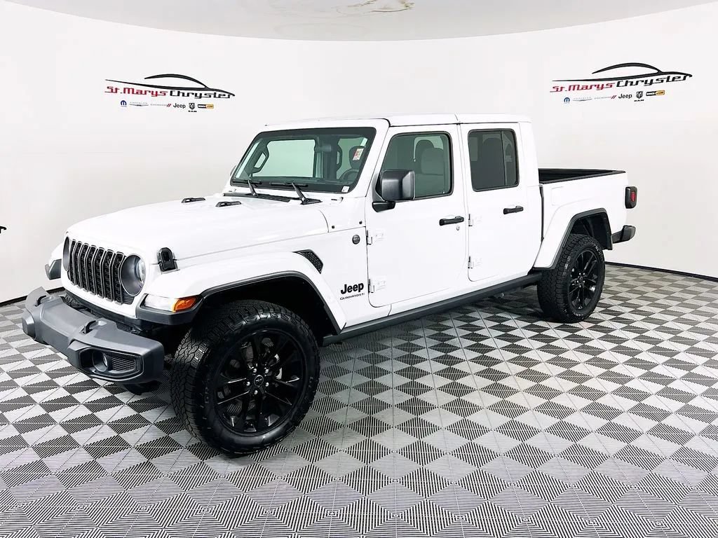 Used 2024 Jeep Gladiator Sport AWD/4WD image 4