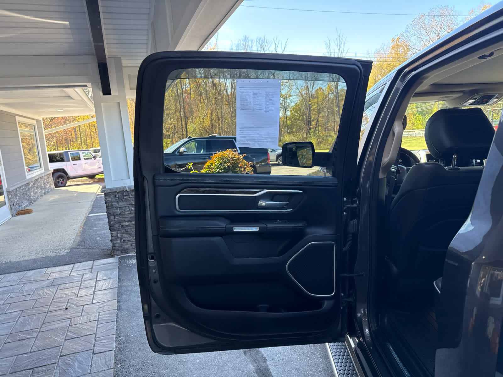 Used 2020 RAM 1500 Laramie AWD/4WD image 20