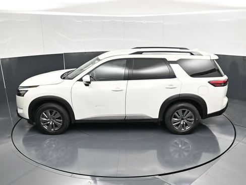 Used 2025 Nissan Pathfinder SV FWD image 52