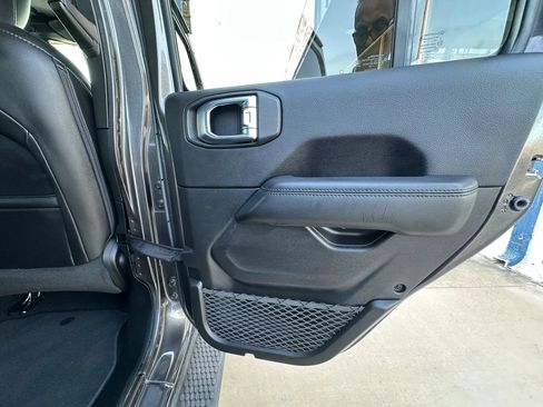 Used 2019 Jeep Wrangler Unlimited Sahara AWD/4WD image 39