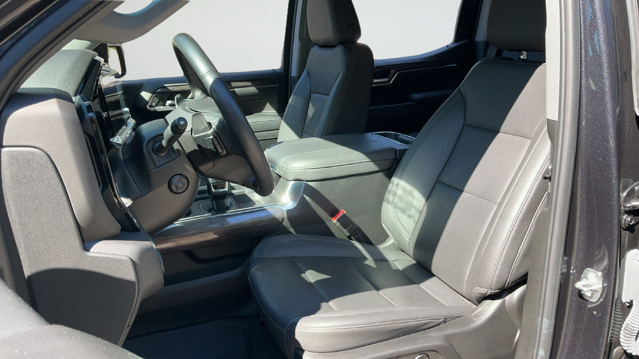 Used 2024 Chevrolet Silverado 1500 LTZ AWD/4WD image 17