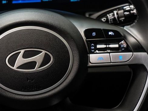 Used 2025 Hyundai Elantra Limited w/ Cargo Package FWD image 16