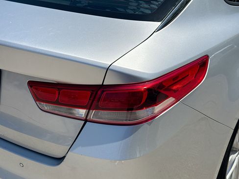 Used 2018 Kia Optima LX w/ 17" Alloy Wheels Package image 24