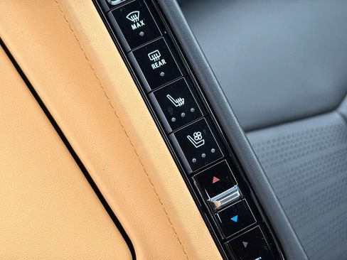 Used 2025 Chevrolet Corvette E-Ray w/ Stealth Interior Trim Package AWD/4WD image 18