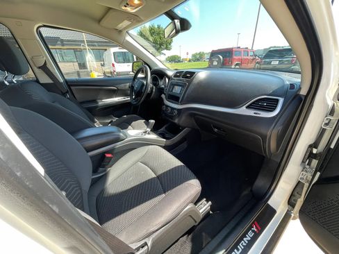 Used 2018 Dodge Journey SE w/ Blacktop Package FWD image 15