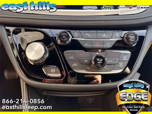 New 2026 Chrysler Pacifica Limited image 7