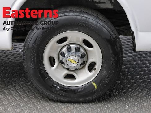 Used 2024 Chevrolet Express 3500 LT w/ LT Preferred Equipment Group RWD image 8
