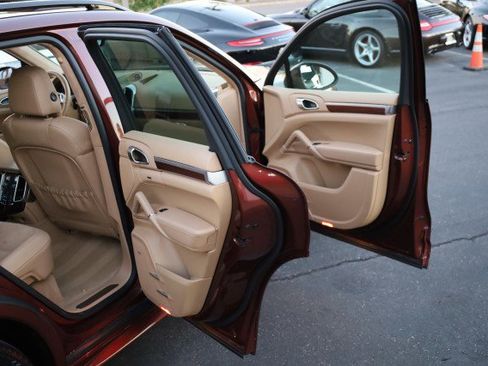 Used 2013 Porsche Cayenne GTS image 43