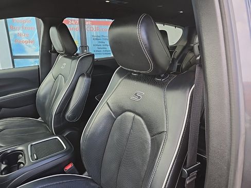 Used 2020 Chrysler Pacifica Limited w/ Advanced Safetytec Group image 35