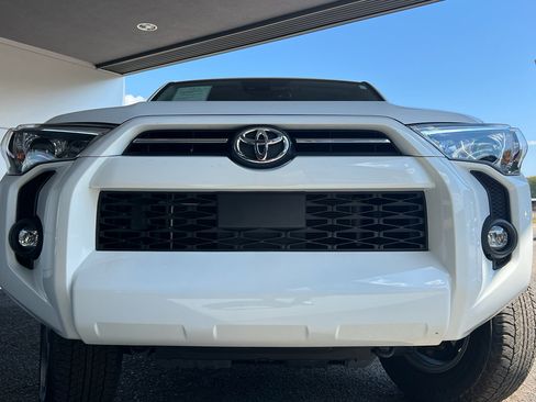 Used 2022 Toyota 4Runner SR5 image 3