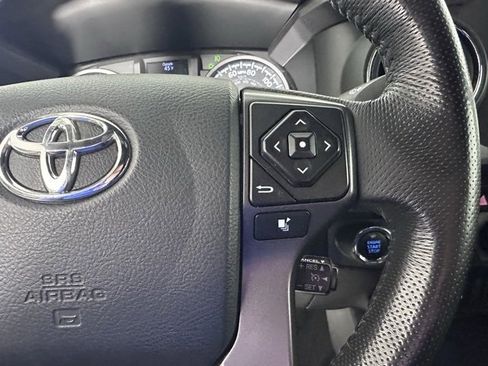 Used 2017 Toyota Tacoma TRD Sport image 23