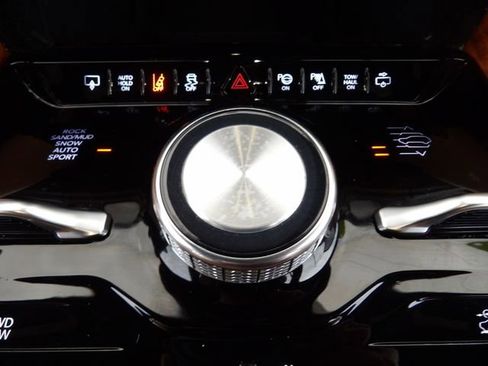 Used 2022 Jeep Grand Wagoneer Series III w/ Rear Seat Video Group 1 image 24