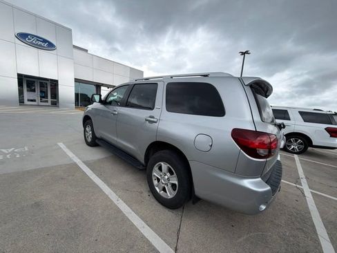 Used 2022 Toyota Sequoia SR5 AWD/4WD image 28