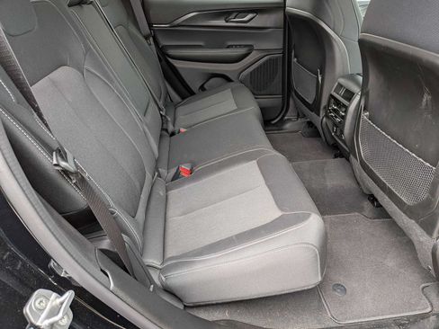 Used 2025 Jeep Grand Cherokee Laredo X w/ Luxury Tech Group I AWD/4WD image 19