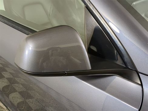 Used 2021 Tesla Model Y Long Range image 12