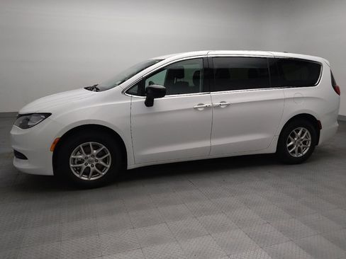 Used 2024 Chrysler Voyager LX FWD image 2