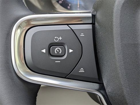 New 2025 Volvo XC40 B5 Ultra image 28