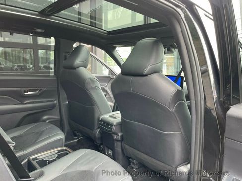 Used 2024 Toyota Grand Highlander AWD Hybrid image 18