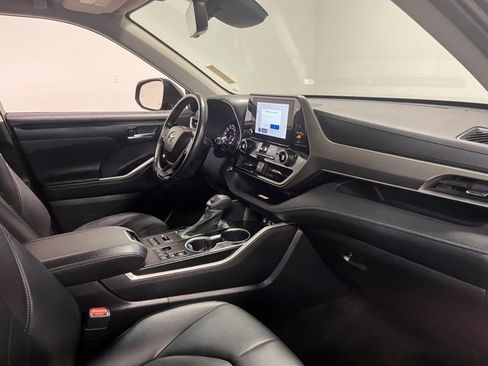 Used 2023 Toyota Highlander L image 11