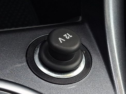 Used 2019 Volkswagen Beetle 2.0T SE FWD image 25