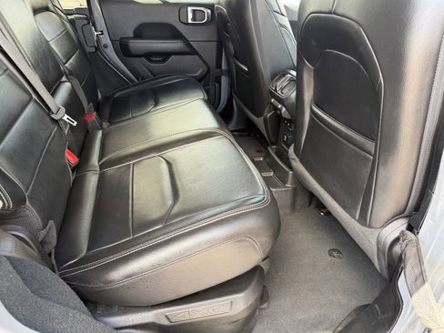 Used 2023 Jeep Wrangler Sahara AWD/4WD image 13