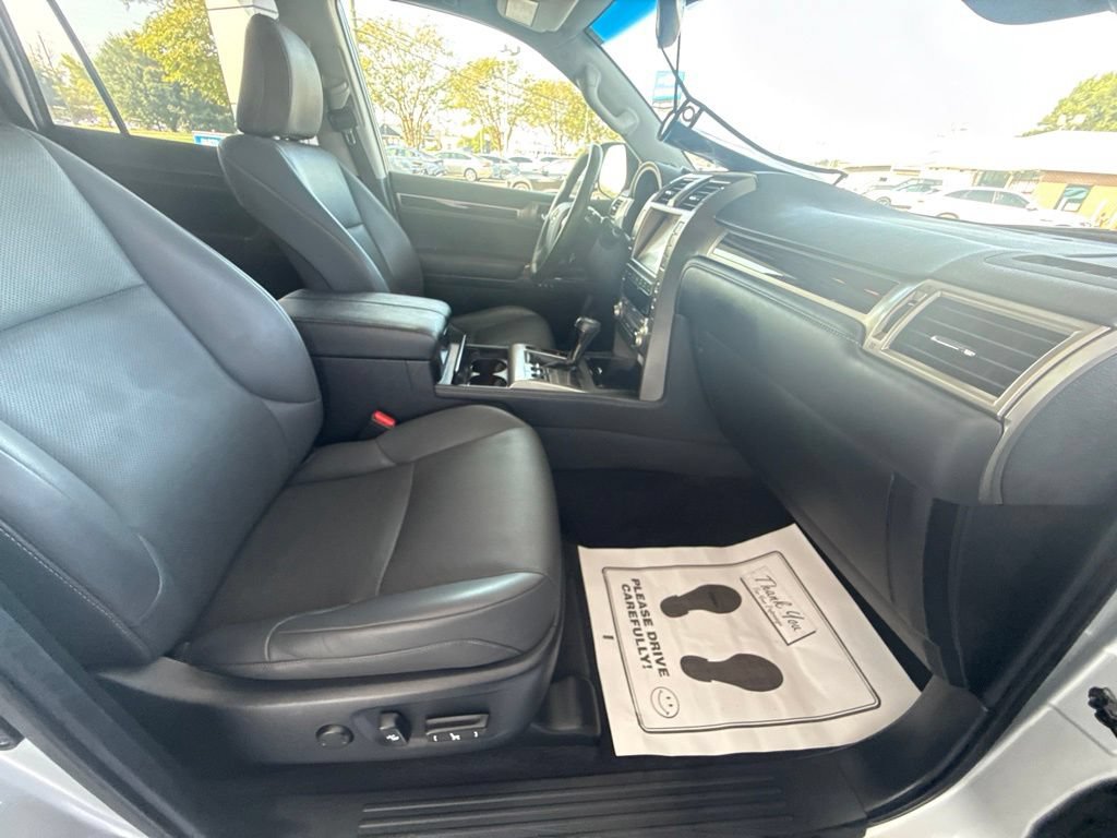 Used 2019 Lexus GX 460 w/ Navigation Package AWD/4WD image 33