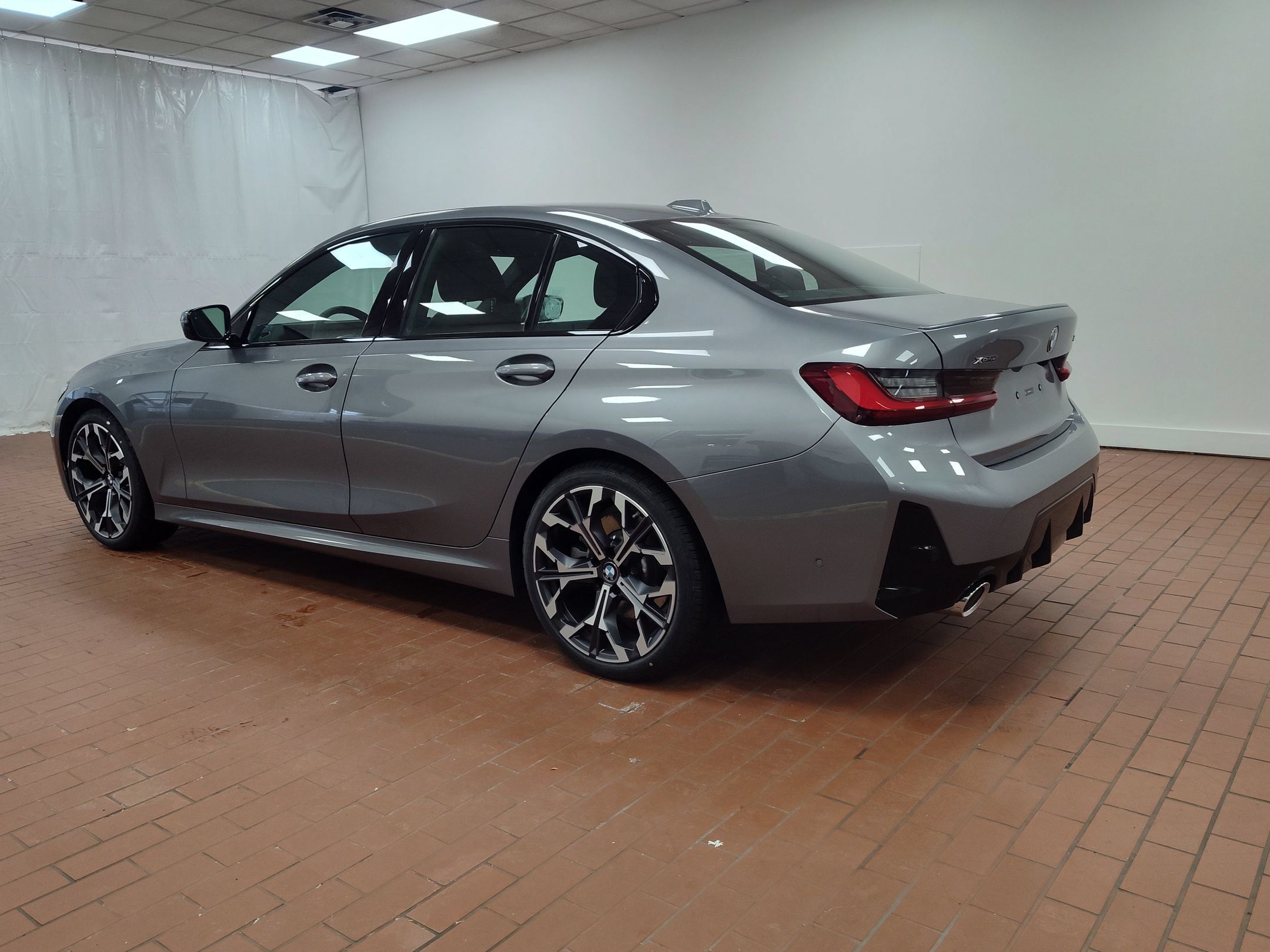 Used 2026 BMW 330i xDrive Sedan w/ M Sport Package AWD/4WD image 3