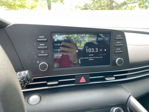 Used 2025 Hyundai Elantra Blue image 43