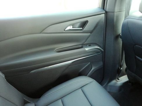 Used 2026 Chevrolet Traverse LT FWD image 32