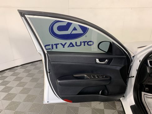 Used 2019 Kia Optima S image 14