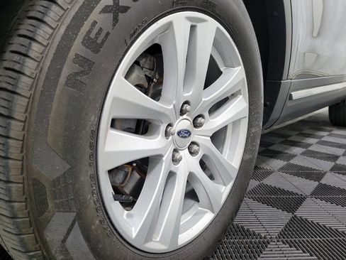 Used 2018 Ford Explorer XLT w/ Equipment Group 202A FWD image 31