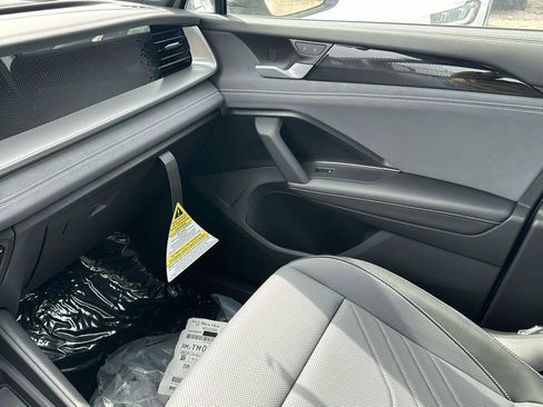 New 2026 Volkswagen Tiguan SE R-Line FWD image 25