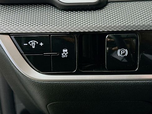 Used 2025 Kia Sportage LX image 16