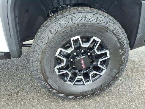 New 2026 GMC Sierra 2500 AT4X AWD/4WD image 9