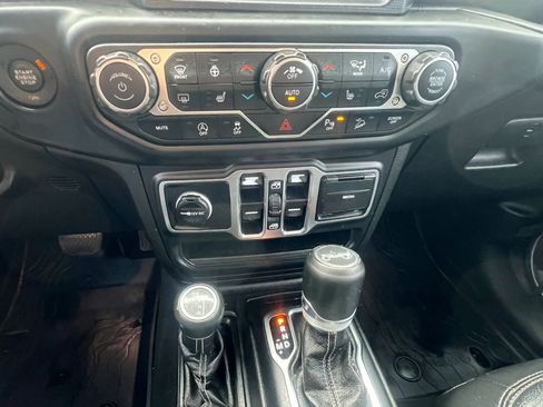 Used 2018 Jeep Wrangler Unlimited Sahara w/ Dual Top Group AWD/4WD image 23