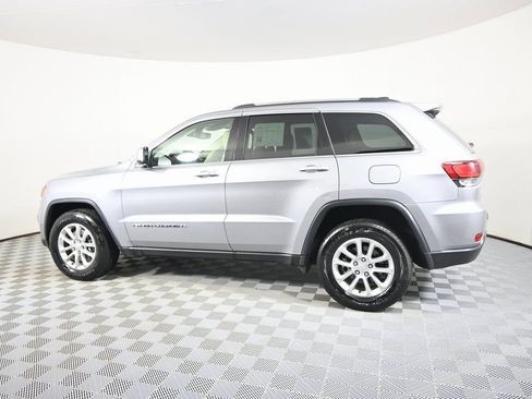 Used 2021 Jeep Grand Cherokee Laredo image 3