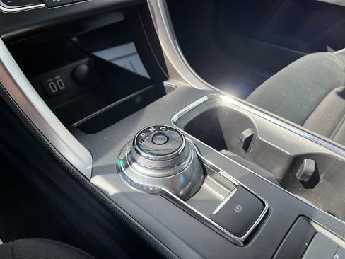 Used 2020 Ford Fusion SE FWD image 24