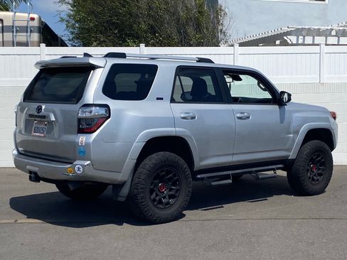 Used 2022 Toyota 4Runner SR5 RWD image 3
