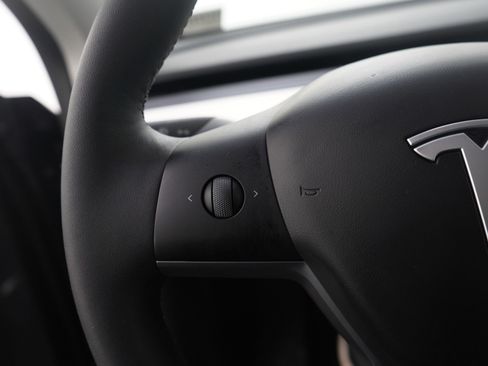 Used 2025 Tesla Model Y Long Range image 23