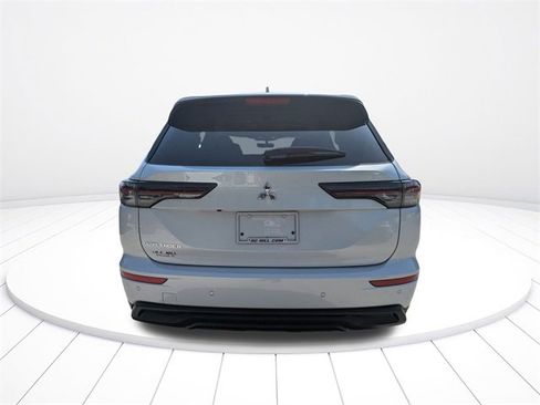 New 2026 Mitsubishi Outlander ES image 5